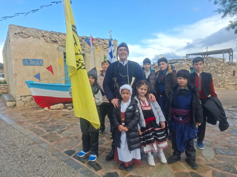 Απαγορευτικό απόπλου στη Γαύδο κρατά εγκλωβισμένους μαθητές και γονείς από την Αθήνα