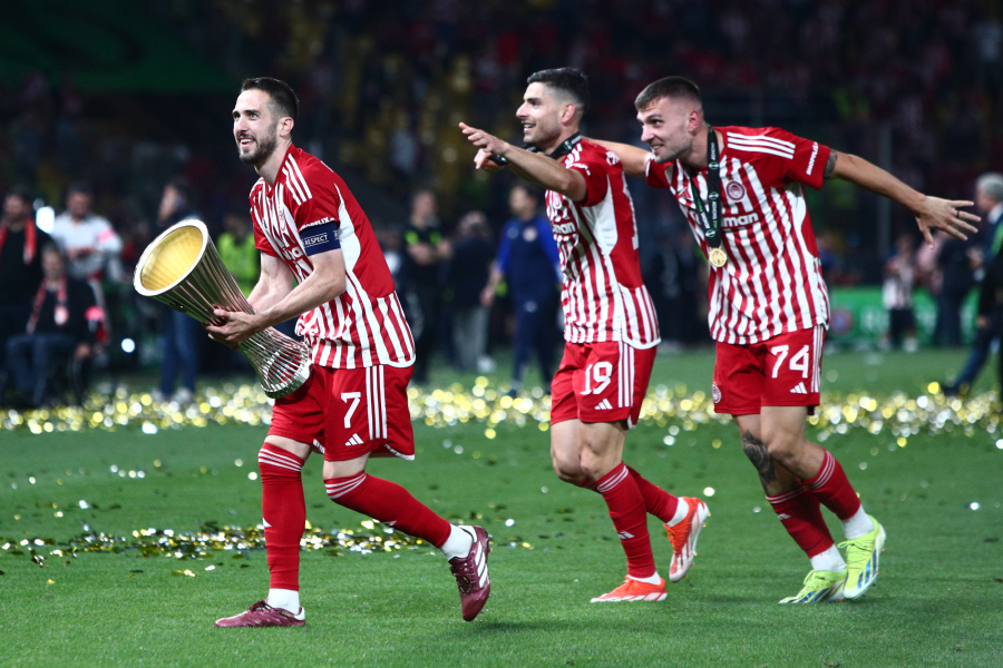 Πρόστιμα χιλιάδων ευρώ επέβαλε η UEFA σε Ολυμπιακό και Φιορεντίνα