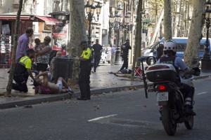 Φορτηγό έπεσε σε πεζούς στην Ράμπλας στη Βαρκελώνη - Έλληνες τραυματίες