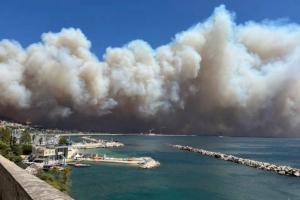 Η φωτιά στη Μασσαλία «συνεχίζει να εξαπλώνεται» - «Προ των πυλών» οι φλόγες (Εικόνες & βίντεο)