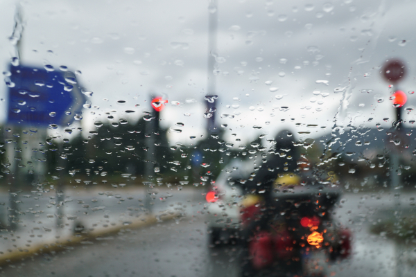 Καιρός τώρα: Σαρώνουν οι καταιγίδες, οι περιοχές (Βίντεο)