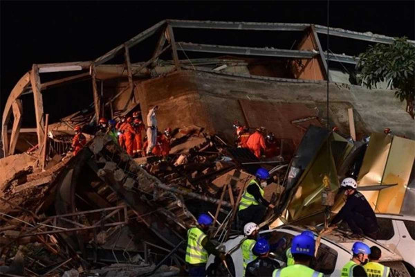 Κορωνοϊός: Τουλάχιστον 18 νεκροί από την κατάρρευση ξενοδοχείου καραντίνας στην Κίνα