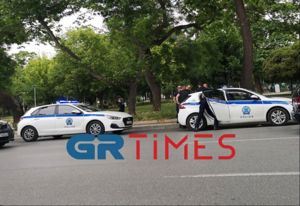 Νέα Παραλία: Οδηγός παρέσυρε ανήλικη με μηχανή