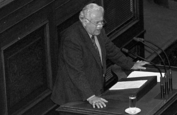 Πέθανε το ιδρυτικό στέλεχος του ΠΑΣΟΚ Νίκος Ακριτίδης