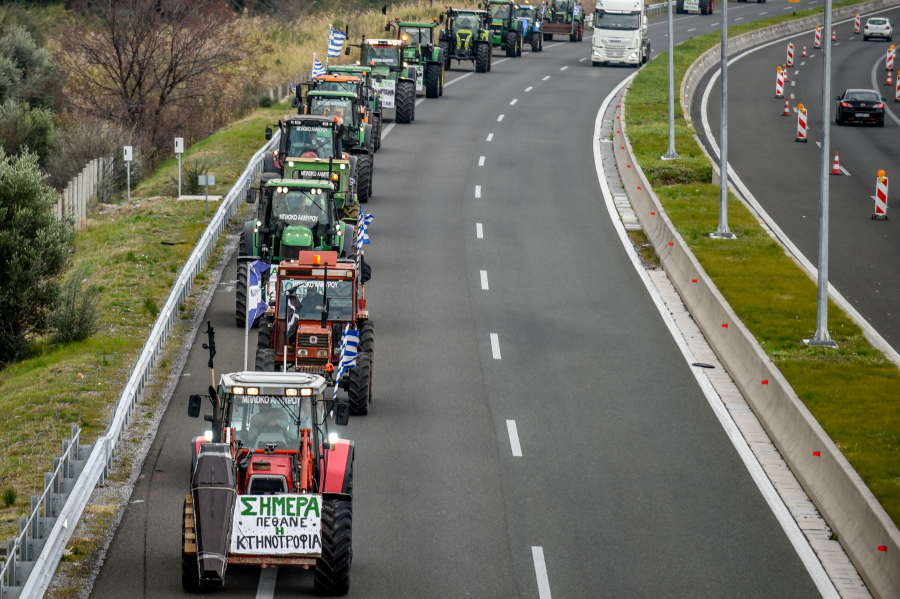 Φθάνουν στην Αθήνα οι αγρότες, στις 18:30 τα τρακτέρ μπροστά από το Σύνταγμα - Ποιοι δρόμοι κλείνουν