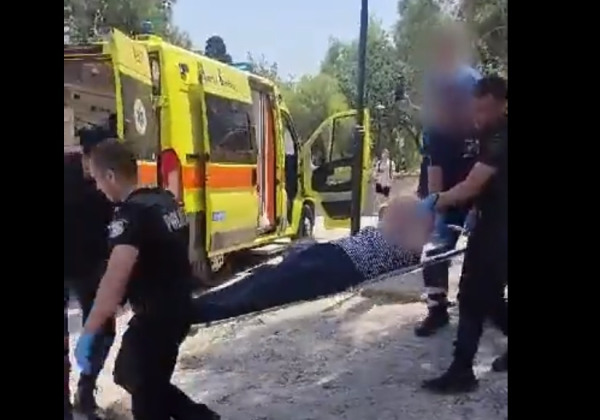 Τουρίστρια λιποθύμησε στην Ακρόπολη λόγω καύσωνα (βίντεο)