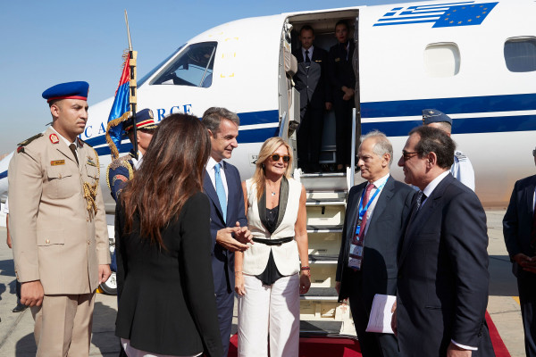 Κάιρο: Επίσκεψη Μητσοτάκη στην Ιερά Μονή Αγίου Γεωργίου - Εντυπωσίασε η Μαρέβα (pics)