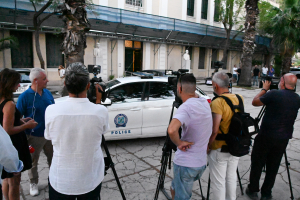 Δολοφονία στο Άργος: Απίστευτη δήλωση του δημάρχου - Κατηγορεί τη μάνα του 20χρονου και υπερασπίζεται τους «οικογενειάρχες» αστυνομικούς