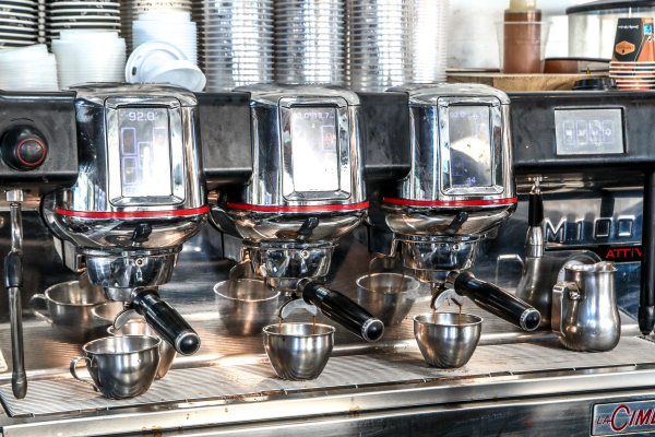 Inflation and Changing Habits Hit Greece’s Dining Industry