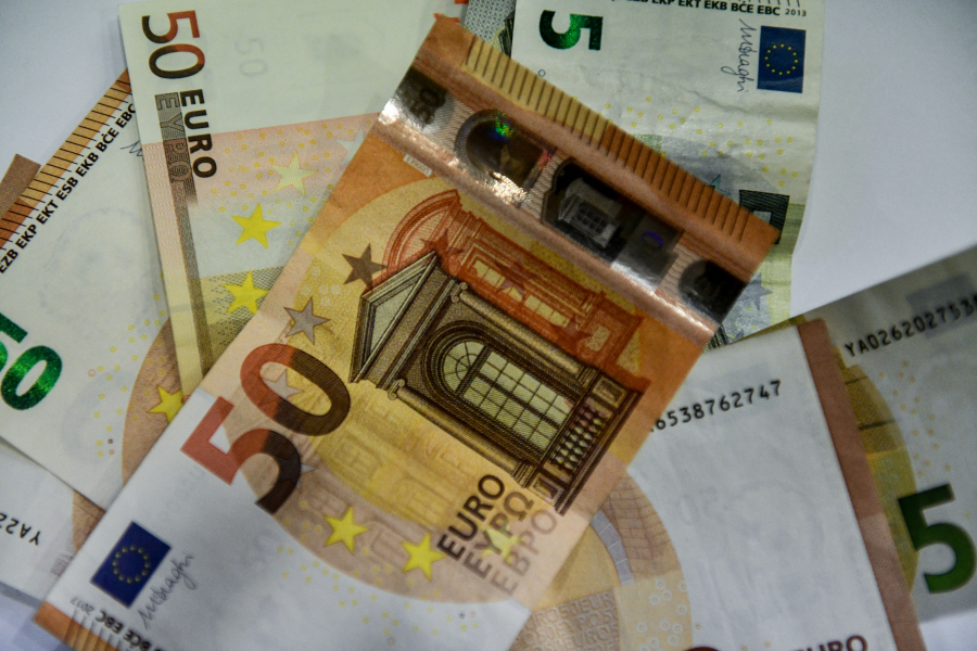 Τι ώρα πληρώνονται σήμερα οι συντάξεις Μαΐου