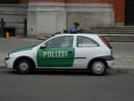Ύποπτο αντικείμενο που βρέθηκε στο όχημα του δράστη εξετάζει η Αστυνομία στο Μύνστερ