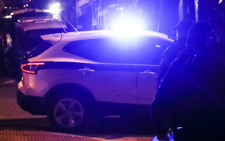 Συναγερμός στην ΕΛΑΣ - Πυροβόλησαν 60χρονο έξω από το σπίτι του στο Φάληρο