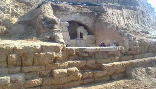 Αμφίπολη συνεχίζεται η έρευνα για νέους τάφους στον Τύμβο Καστά