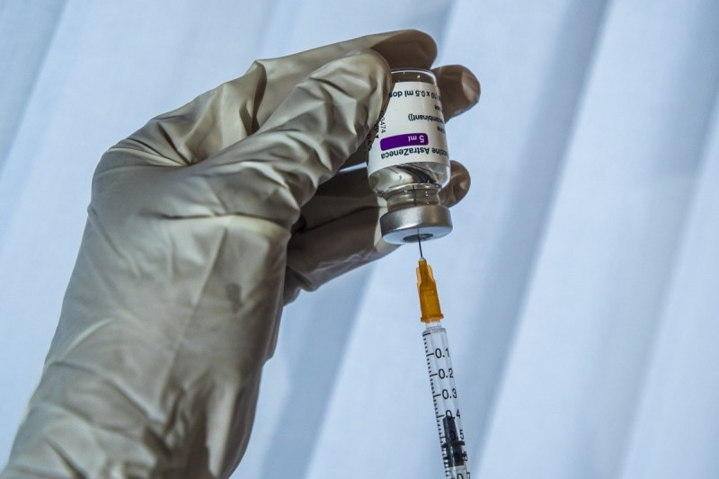Εθνική Επιτροπή Εμβολιασμών: Συνεχίζεται κανονικά το εμβόλιο της AstraZeneca στην Ελλάδα