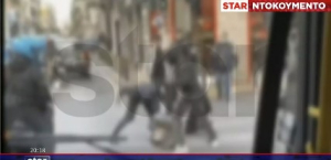 Κυψέλη: Άγριος ξυλοδαρμός μεταξύ ανηλίκων στη μέση του δρόμου (βίντεο)