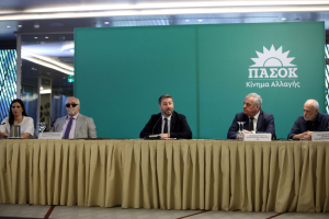 Επίθεση Ανδρουλάκη σε ΝΔ και ΕΛΑΣ στη συνεδρίαση του Πολιτικού Συμβουλίου του ΠΑΣΟΚ