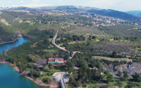 Ο ημιορεινός οικισμός της Αττικής που αξίζει να επισκεφθείτε για μια μονοήμερη