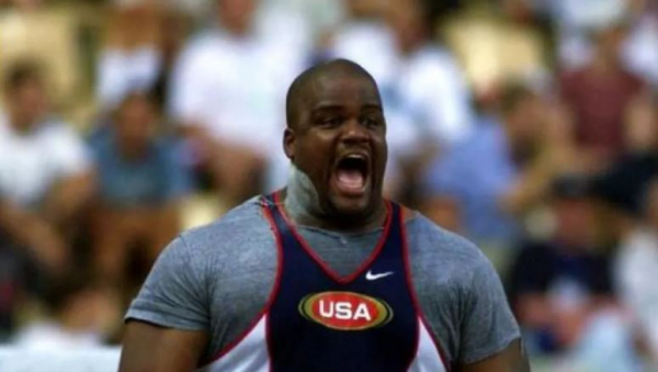 Πέθανε ο παγκόσμιος πρωταθλητής της σφαιροβολίας Σι Τζέι Χάντερ