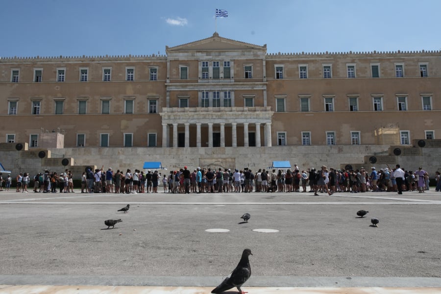 Το ΑΕΠ ανακάμπτει, οι επενδύσεις όχι: Πού «κολλάει» η ανάπτυξη