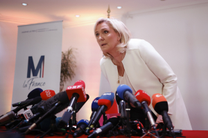 Γαλλία-Λεπέν: «Φλύαρη και ανοιχτή διπλωματία του Μακρόν»