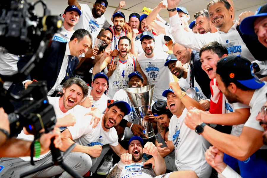 Euroleague: Έτσι η Αναντολού Εφές κάθισε στον θρόνο της δια χειρός Μίτσιτς, το... έκαψαν οι Τούρκοι (βίντεο)