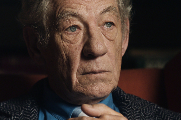 Ο σερ Ίαν ΜακΚέλεν έπεσε από τη σκηνή του θεάτρου - Εσπευσμένα στο νοσοκομείο