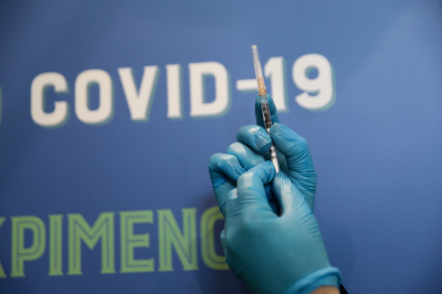 Έβδομο εμβόλιο κατά του κορονοϊού εγκρίθηκε από την ΕΕ, θα χορηγείται ως αναμνηστική δόση