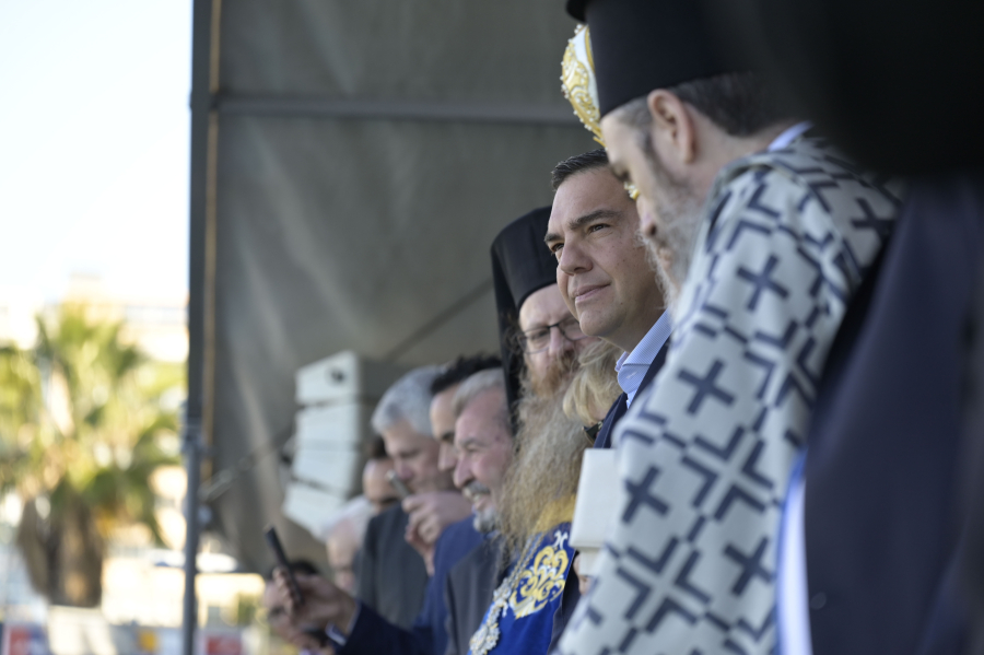 Αλέξης Τσίπρας: «Ανάγκη για περισσότερο φως, ιδίως τα τελευταία χρόνια που περπατάμε στο σκοτάδι»