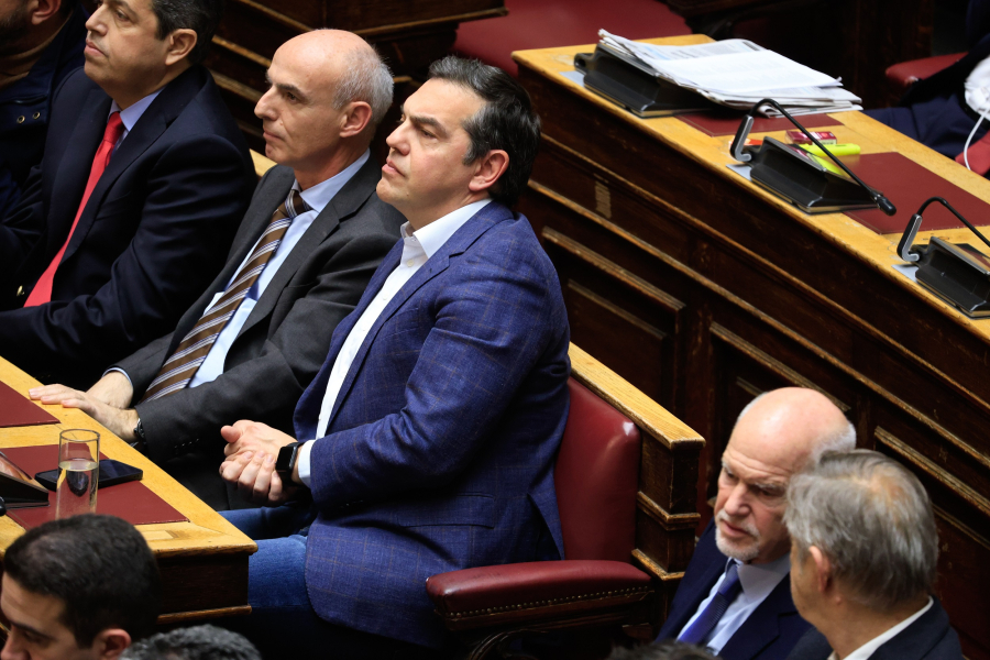 Απορία: Γιατί παραμένει βουλευτής του ΣΥΡΙΖΑ ο Τσίπρας;