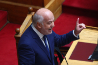 Η κυβέρνηση επαναφέρει την εποχή με τους ...προδότες με έναν πρώην Πασόκο!