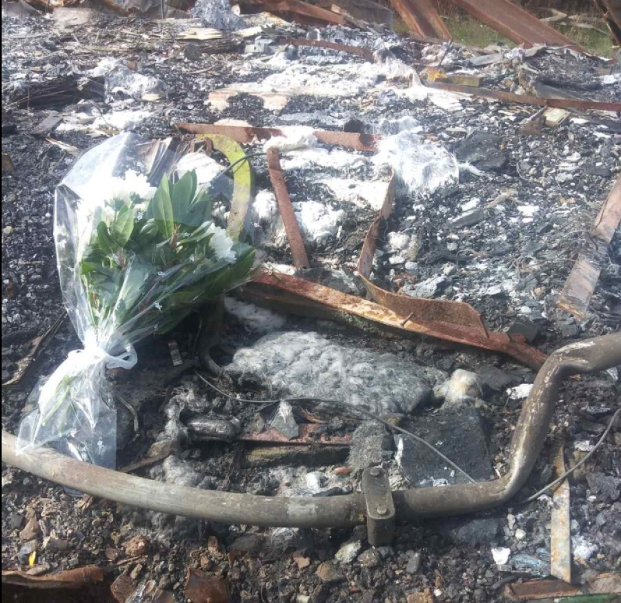 Τέμπη: Η μαμά της Αναστασίας Παπαγγελή «αδειάζει» το πόρισμα Καρώνη με φωτογραφία από τα αποκαΐδια του κυλικείου