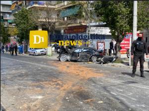 Κλεμμένο ΙΧ παρέσυρε μηχανές στην Λιοσίων μετά από καταδίωξη - Τέσσερις τραυματίες (pics & vids)