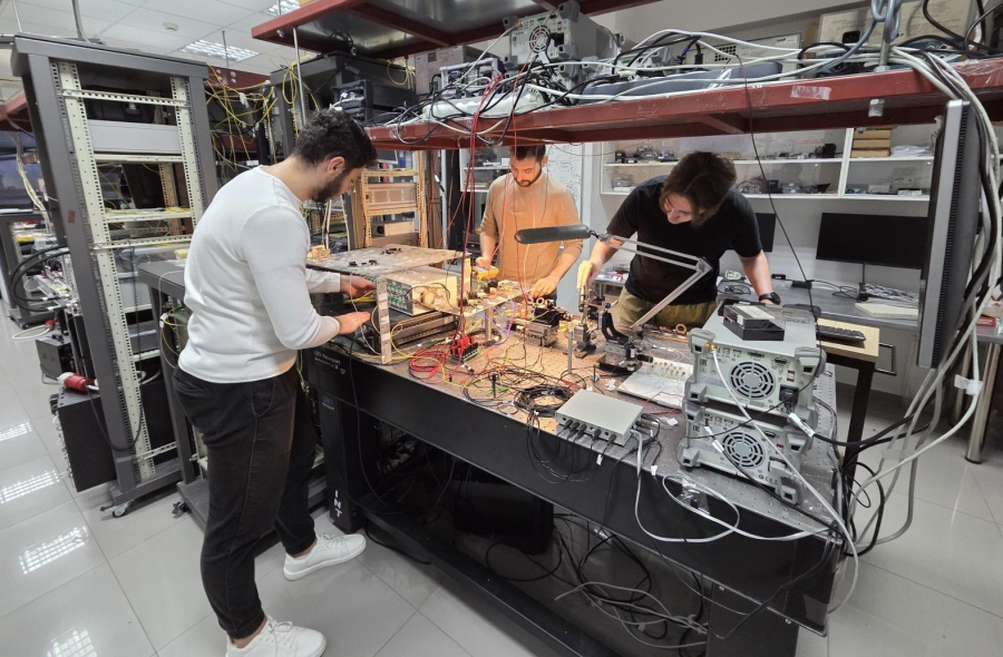 ΑΠΘ: Φωτονικός επεξεργαστής Τεχνητής Νοημοσύνης με παγκόσμιο ρεκόρ υπολογιστικής ισχύος