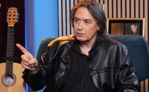 Στιγμιότυπα από τις πρόβες του Γιάννη Κότσιρα (Βίντεο)