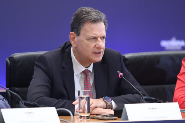 Πρόσκληση Σκυλακάκη σε επενδυτές να αξιοποιήσουν τα εργαλεία του Ταμείου Ανάκαμψης