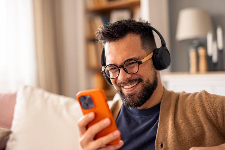 Τα Public κλείνουν 20 χρόνια και το γιορτάζουν με καλλιτέχνες, συγγραφείς και μοναδικές επετειακές προσφορές