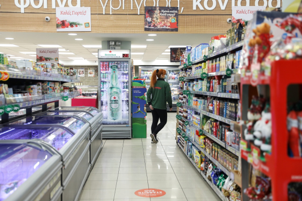 Πάρτι αισχροκέρδειας και «κηρύγματα» κατά της ακρίβειας: Με το σταγονόμετρο το λάδι στη σαλάτα