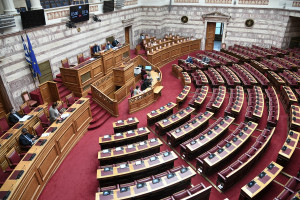 Στην Ολομέλεια της Βουλής το νομοσχέδιο για την Παιδεία - «Κόκκινο πανί» η Αστυνομία στα Πανεπιστήμια