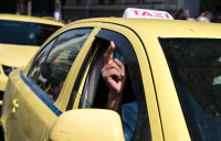Αδιανόητη καταγγελία γυναίκας για οδηγό ταξί: Πήρε 20 ευρώ για διαδρομή 10 λεπτών