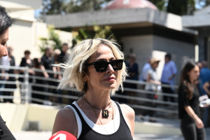 Κλειστό το Hotel Ermou που τραγουδάει η Άννα Βίσση για τα δύο χρόνια από τα Τέμπη