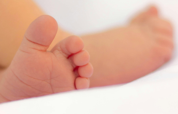 Πρωτοχρονιά 2026: Ένα κοριτσάκι το πρώτο μωρό που έκανε «ποδαρικό» στα Χανιά