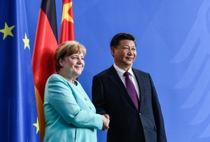 Μέρκελ και Σι Τζίνπινγκ δεσμεύθηκαν να ενισχύσουν τη συνεργασία Γερμανίας - Κίνας