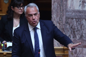 Βορίδης: Σκέψεις να απαγορευτεί η μπούρκα στα πανεπιστήμια