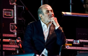 Λάκης Λαζόπουλος: «Λύγισε» μιλώντας για τη μητέρα του - Τα τελευταία της λόγια (βίντεο)