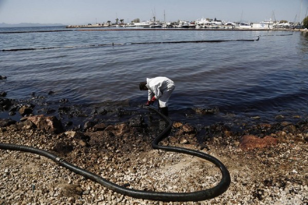 Ολοκληρώνονται οι εργασίες καθαρισμού των ακτών του Σαρωνικού