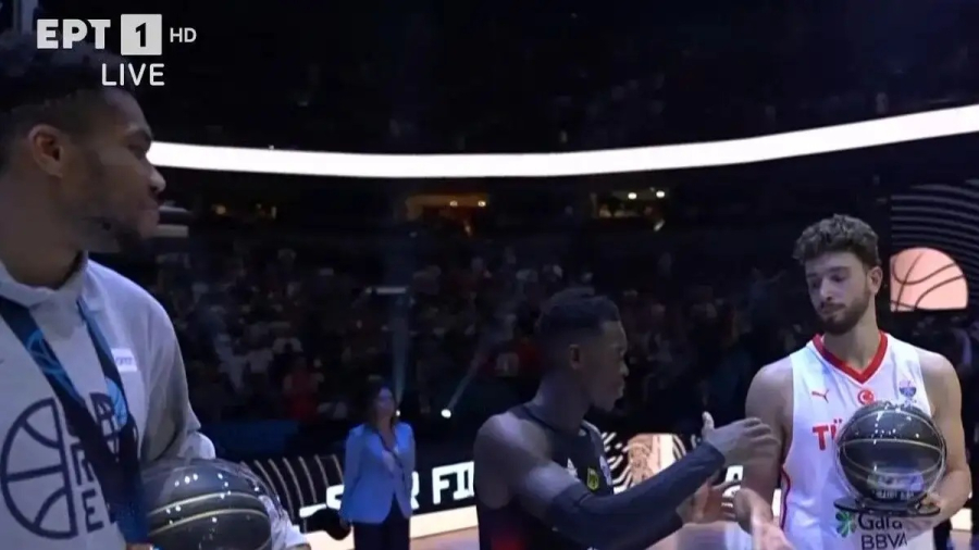 Eurobasket 2025: Όταν ο Σενγκούν αγνόησε τον Αντετοκούνμπο