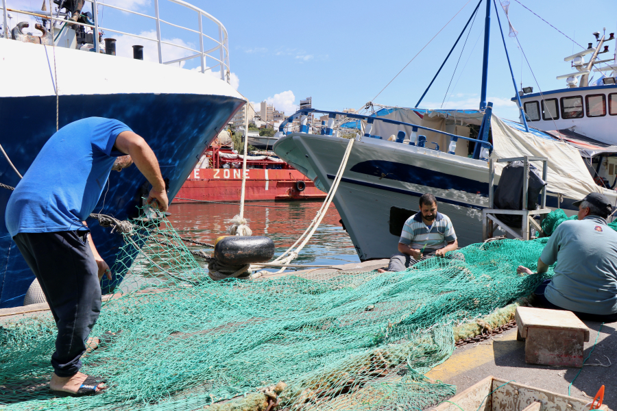 Πώς οι ψαράδες μας σταμάτησαν να ρίχνουν σκουπίδια στο βυθό και με τα δίχτυα τους, ανακτούν πλαστικά απόβλητα