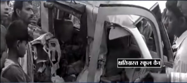 Τραγωδία στην Ινδία: Τρένο συγκρούστηκε με σχολικό λεωφορείο. Νεκρά 13 παιδιά (Βίντεο)
