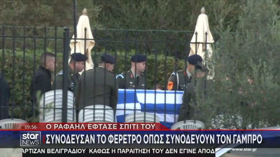 Σπαραγμός για τον 19χρονο οπλίτη - Σκηνές αρχαίας τραγωδίας όταν έφτασε η σορός στην Κρήτη (βίντεο)