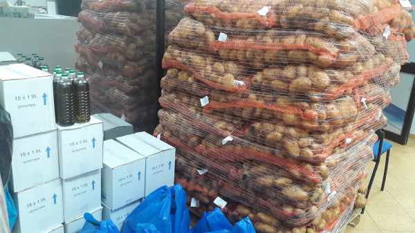 Διανομή προϊόντων από το Κοινωνικό Παντοπωλείο Γλυφάδας